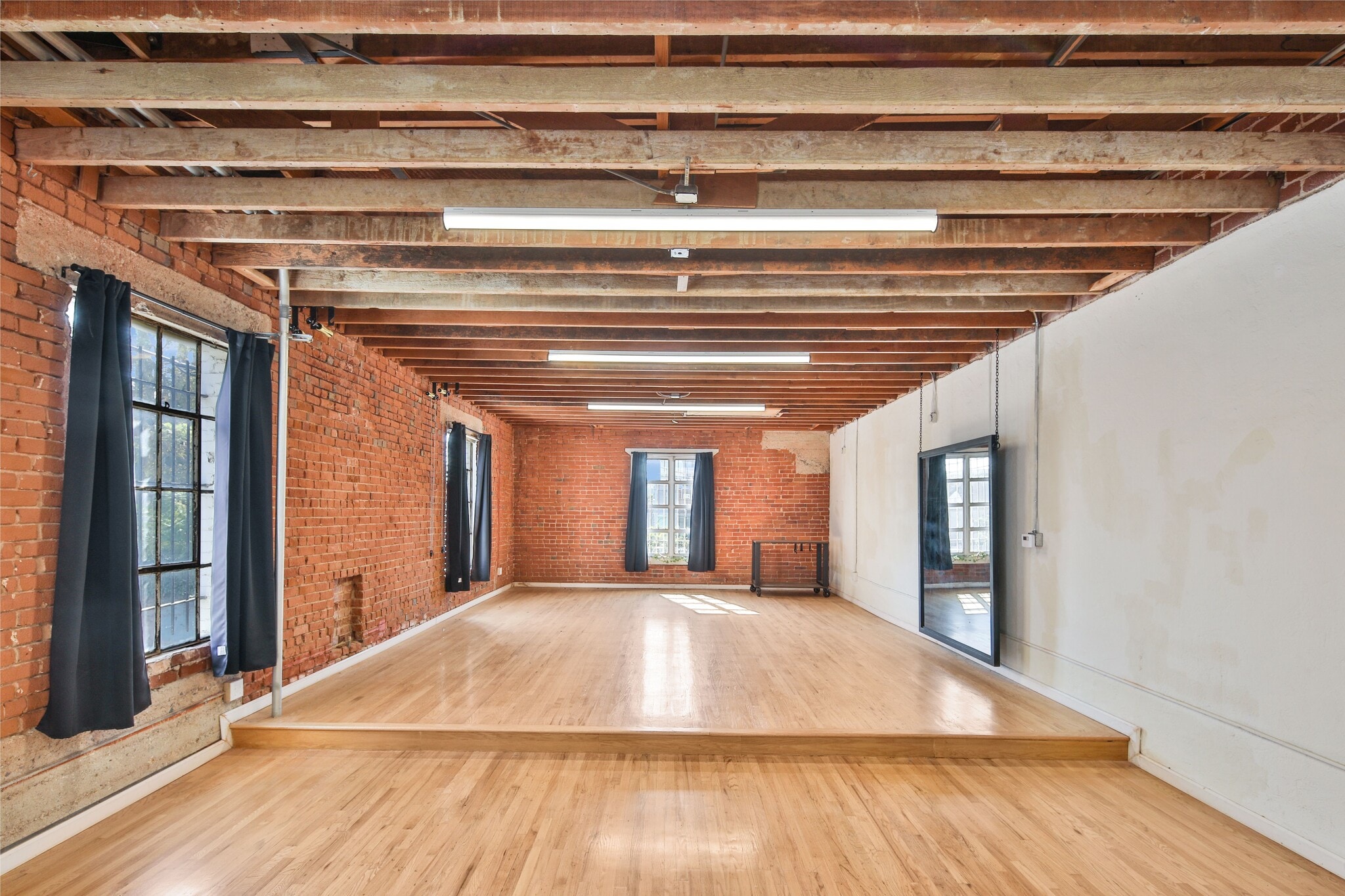 446 S La Brea Ave, Los Angeles, CA for lease Interior Photo- Image 1 of 6