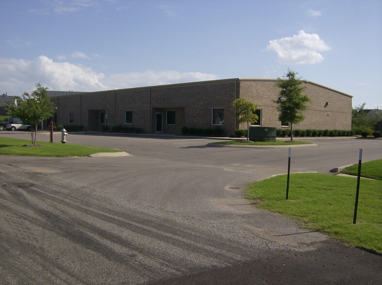 Flex in Arlington, TN for sale - Primary Photo - Image 1 of 1