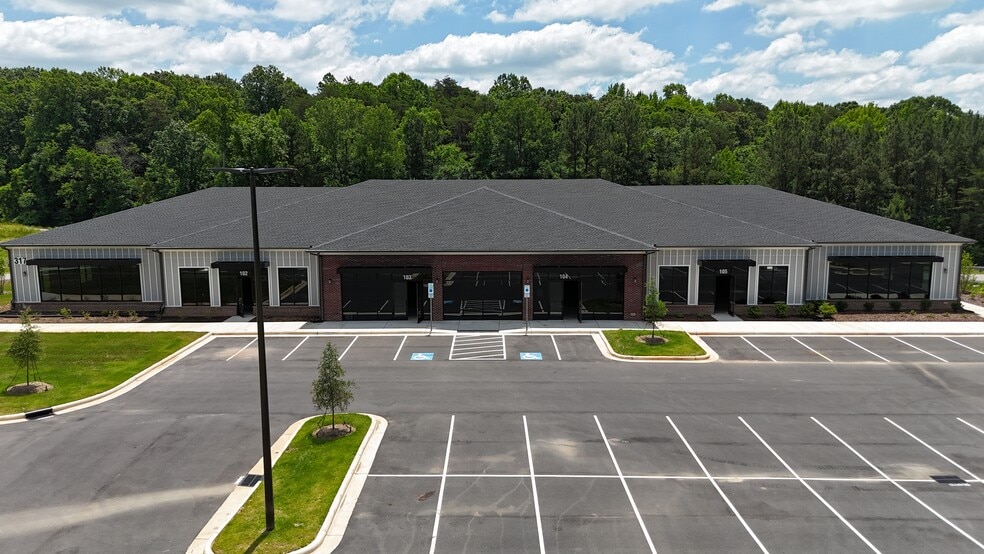 345 Patricia Ln, Fort Mill, SC for lease - Building Photo - Image 1 of 4