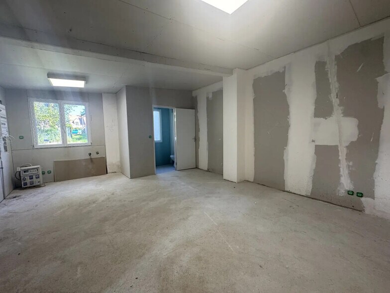 Flex in Argenteuil for lease - Interior Photo - Image 3 of 9