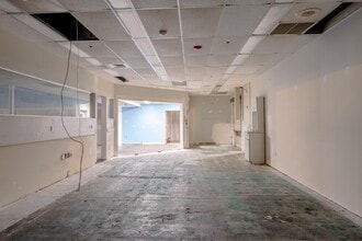 11920 NW 27th Ave, Miami, FL for sale Interior Photo- Image 1 of 10