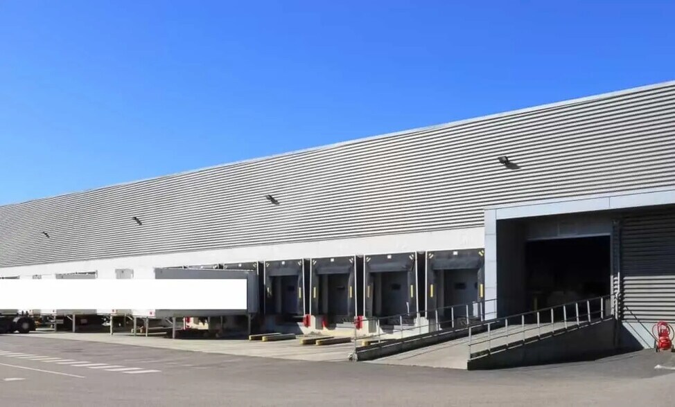 Industrial in Gennevilliers for lease - Building Photo - Image 1 of 5