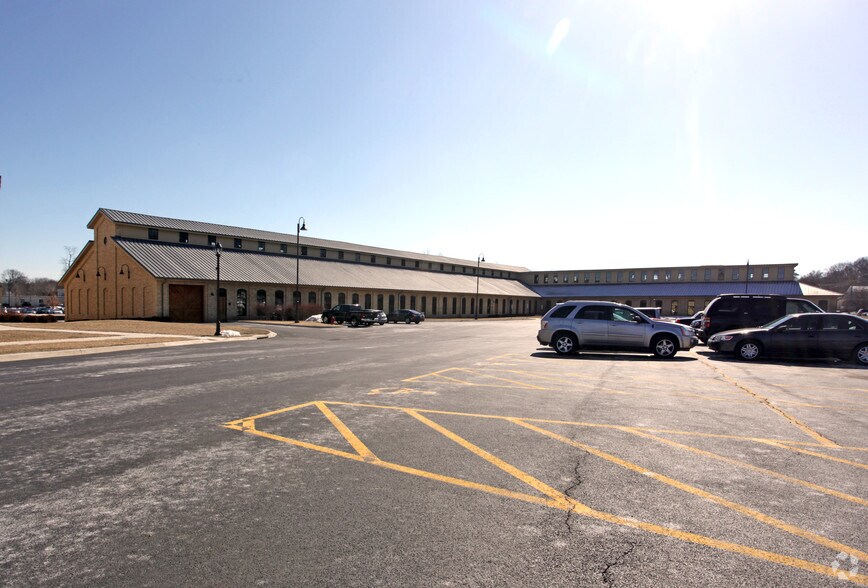 1113 W Main St, Carpentersville, IL 60110 Office for Lease