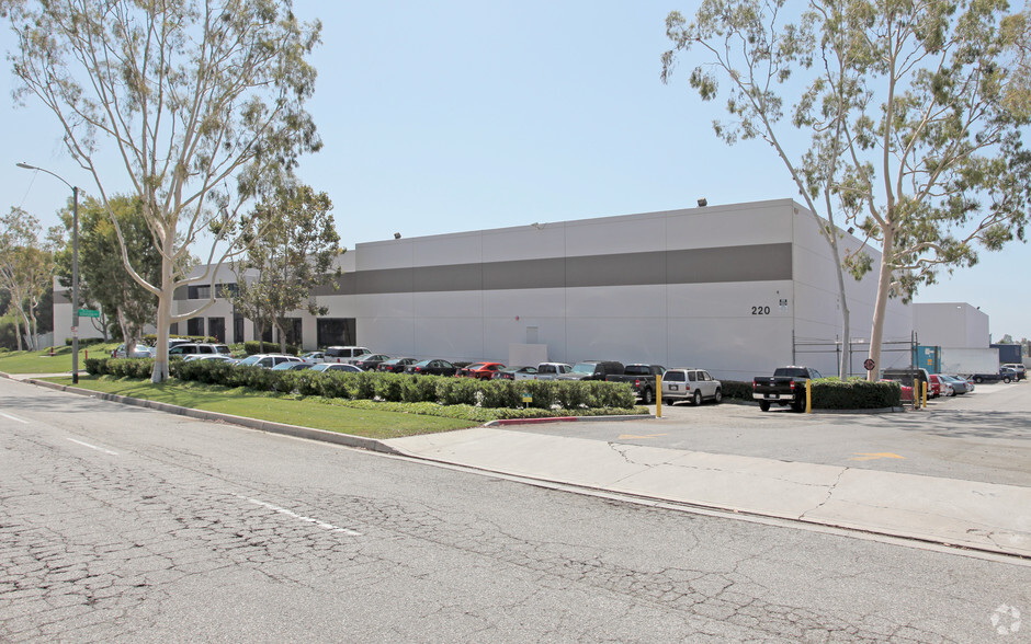 220 W Victoria St, Compton, CA for lease - Primary Photo - Image 1 of 5