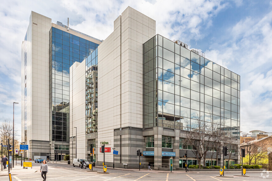 2 Thomas More Sq, London for lease - Building Photo - Image 1 of 2