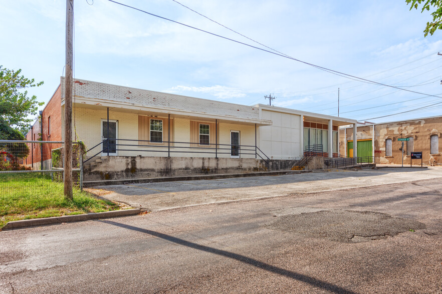 100 Collinsville St, Whitesboro, TX for lease - Building Photo - Image 3 of 27