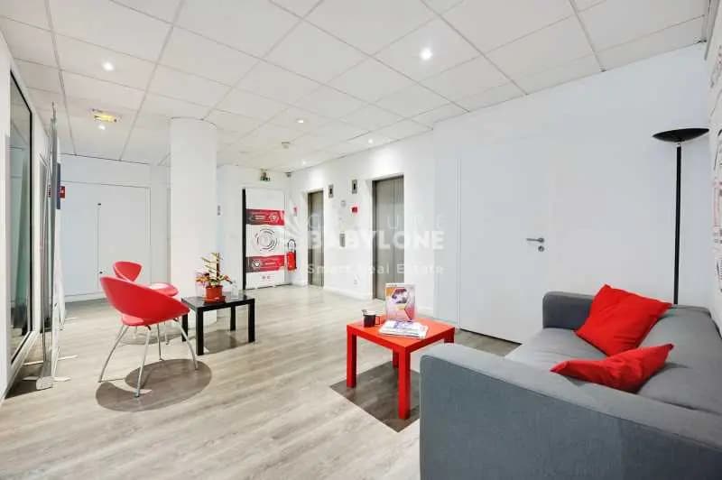 92 Rue Edouard Vaillant, Levallois-Perret for sale - Interior Photo - Image 2 of 12