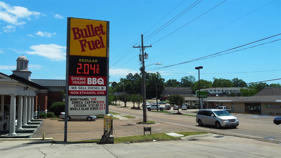 209 Clinton Blvd, Clinton, MS for sale - Building Photo - Image 1 of 1