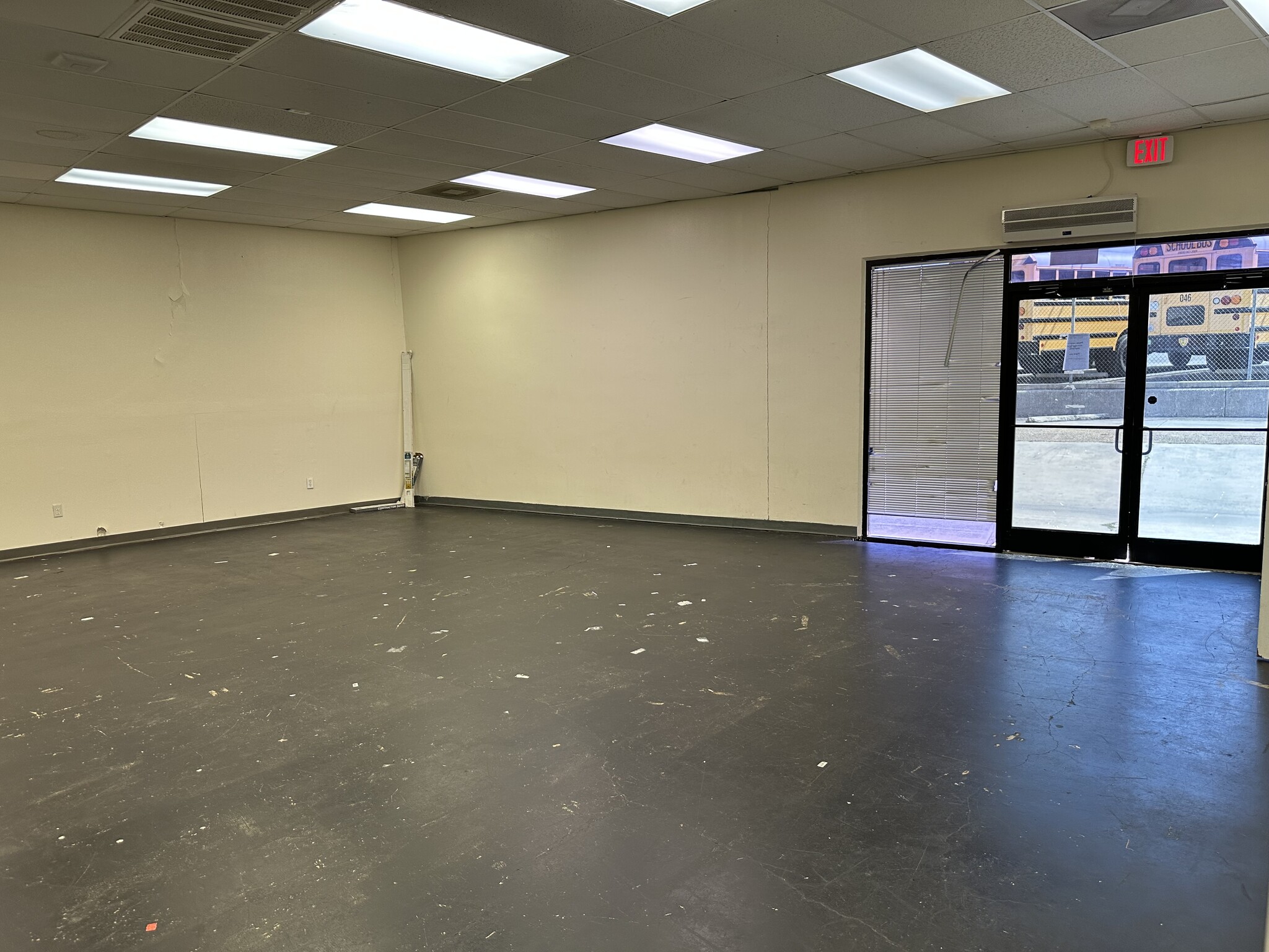 10444-10458 Sentinel St, San Antonio, TX for lease Interior Photo- Image 1 of 6