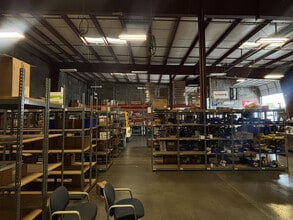 1128 S Commercial Way SE, Albany, OR for lease Interior Photo- Image 2 of 6