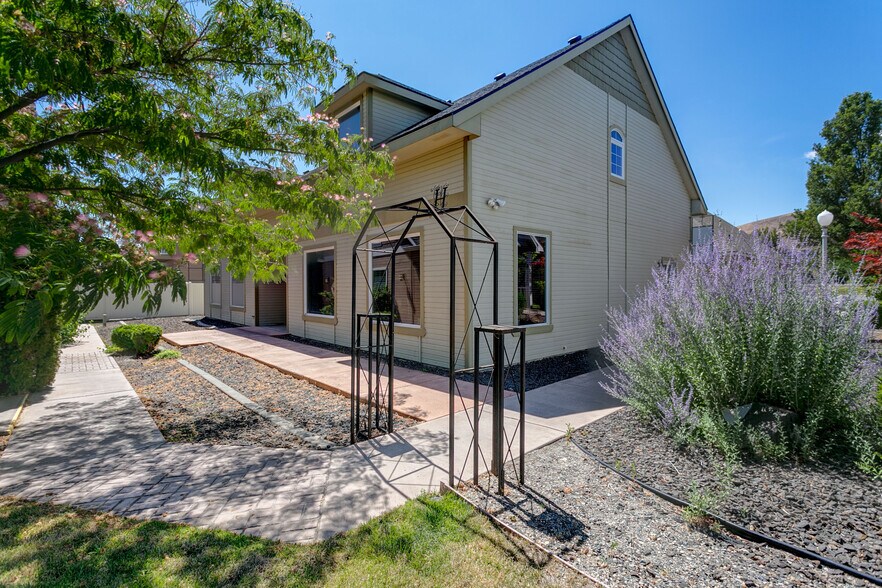 1950 Keene Rd, Richland, WA 99352