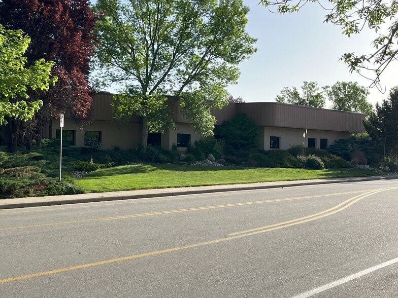 985 N Wilson Ave, Loveland, CO for sale - Building Photo - Image 3 of 11