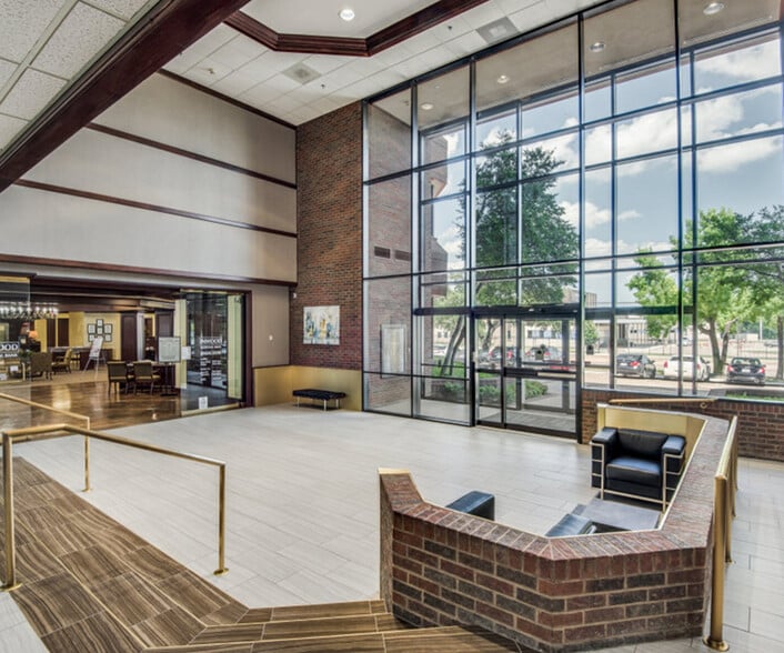 1801 N Hampton Rd, DeSoto, TX for lease - Lobby - Image 3 of 6