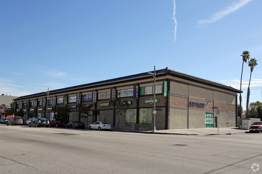 3030 W Olympic Blvd, Los Angeles, CA for lease - Building Photo - Image 2 of 8