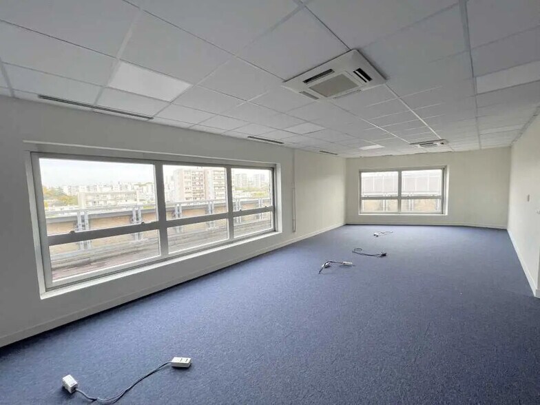 Office in Créteil for lease - Interior Photo - Image 2 of 4