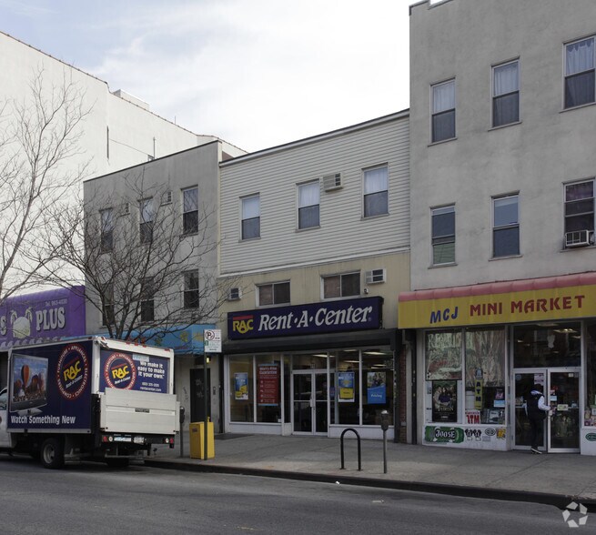 118 Graham Ave, Brooklyn, NY for sale - Primary Photo - Image 1 of 1