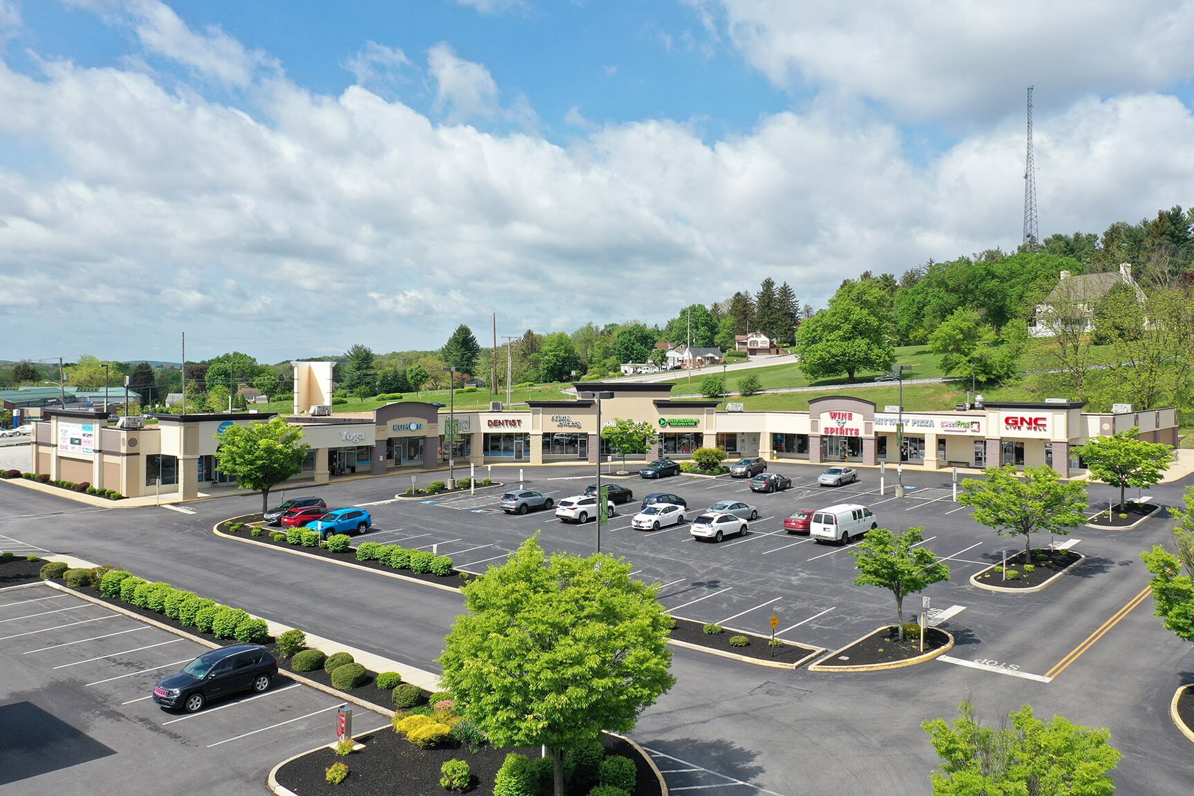 2081 Springwood Rd, York, PA 17403 Queensgate Shopping Center