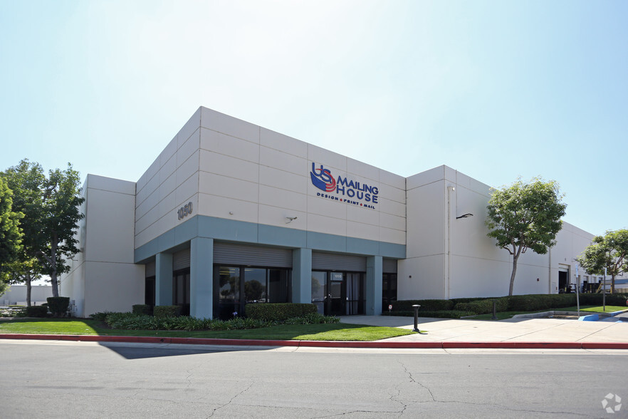 1030-1050 E Valencia Dr, Fullerton, CA for lease - Primary Photo - Image 2 of 7