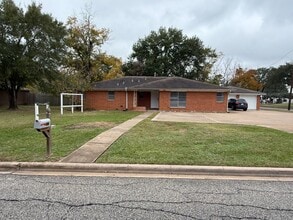 1933 East Ave, Katy, TX for lease Interior Photo- Image 2 of 16