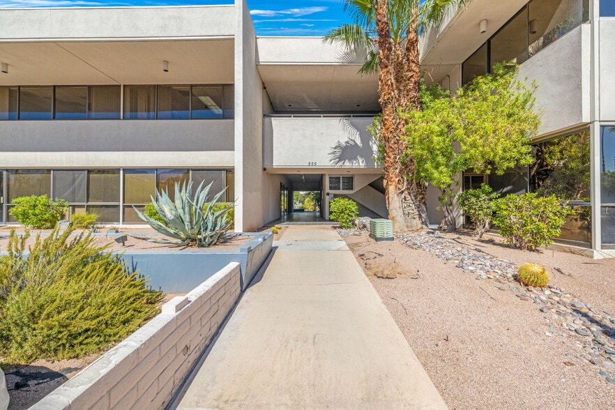 225 S Civic Dr, Palm Springs, CA for sale - Building Photo - Image 3 of 8