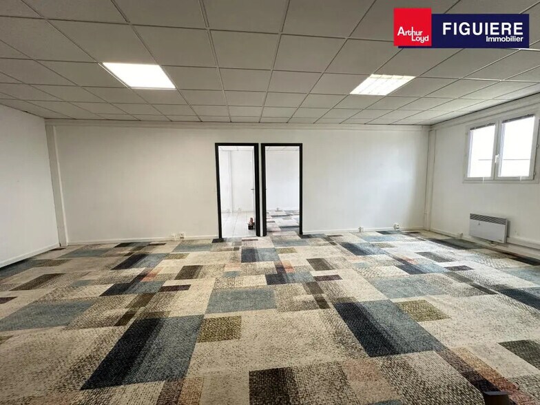 Office in Éguilles for lease - Interior Photo - Image 3 of 5