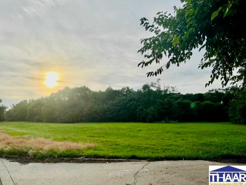 2010 Maple Ave, Terre Haute, IN for sale Primary Photo- Image 1 of 4