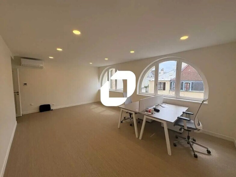 Office in Saint-Germain-en-Laye for lease - Interior Photo - Image 2 of 5