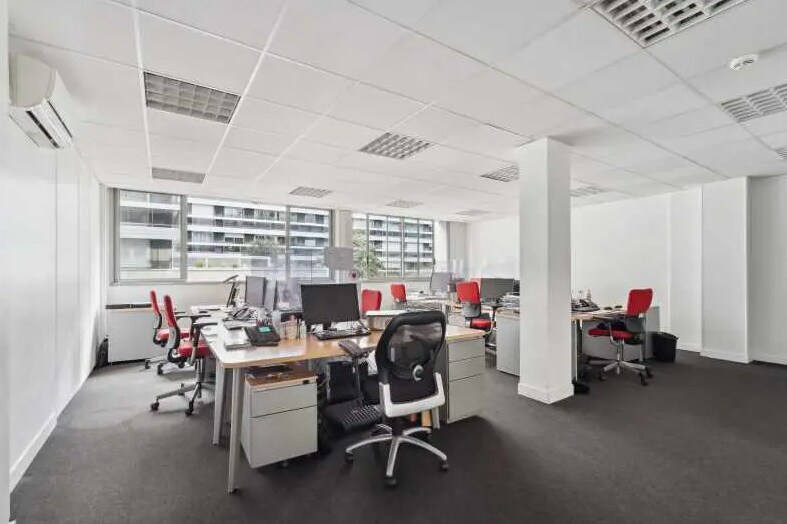 Coworking Space in Paris for lease Interior Photo- Image 1 of 2