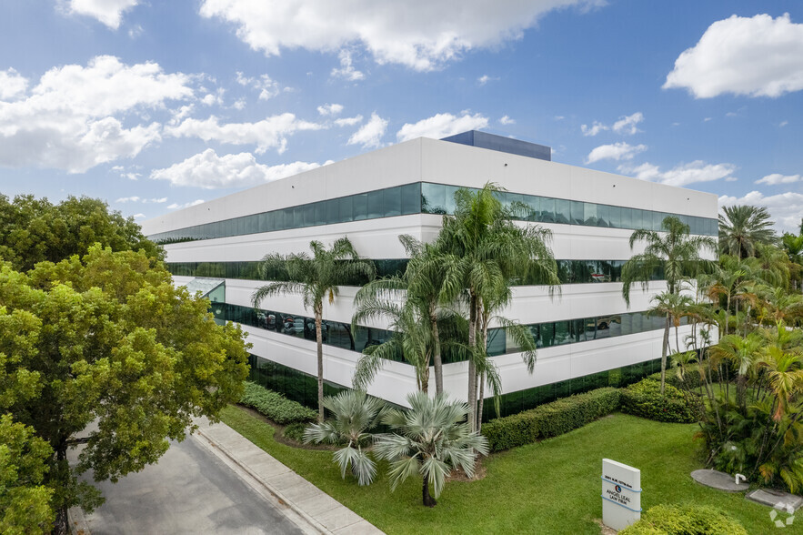 2001 NW 107th Ave, Miami, FL for lease - Building Photo - Image 1 of 3