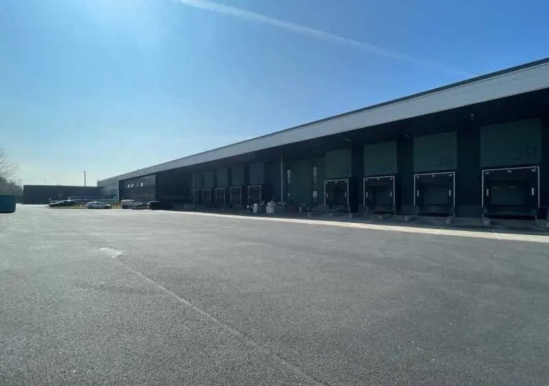 Industrial in Marly-la-Ville for lease Building Photo- Image 1 of 8