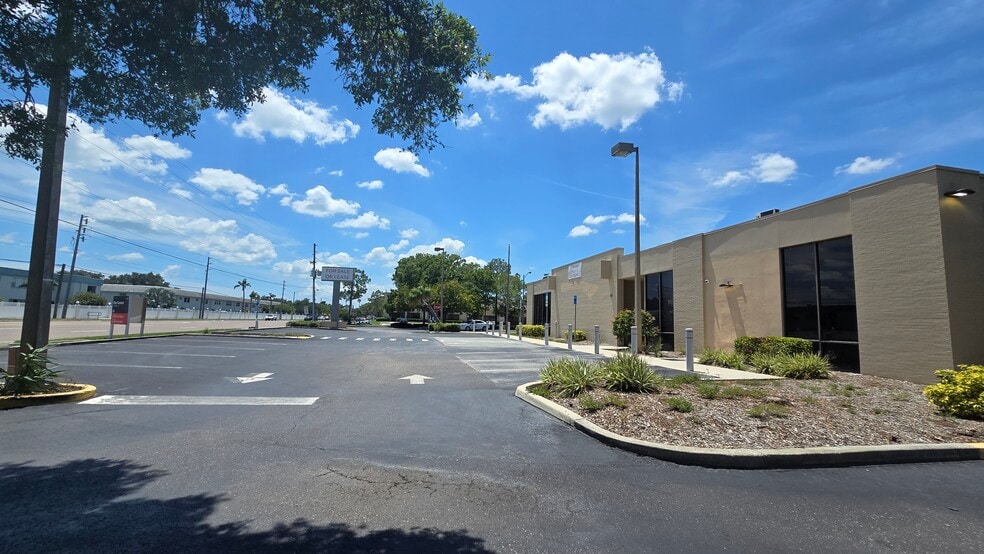 8181 54th Ave N, Saint Petersburg, FL for sale - Building Photo - Image 2 of 9