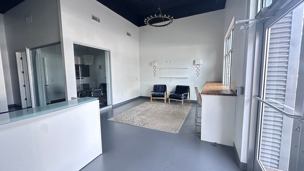 4011 Charlotte Ave, Nashville, TN for lease - Interior Photo - Image 2 of 10