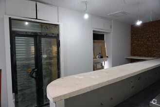 Retail in Madrid, MAD for lease Interior Photo- Image 2 of 15