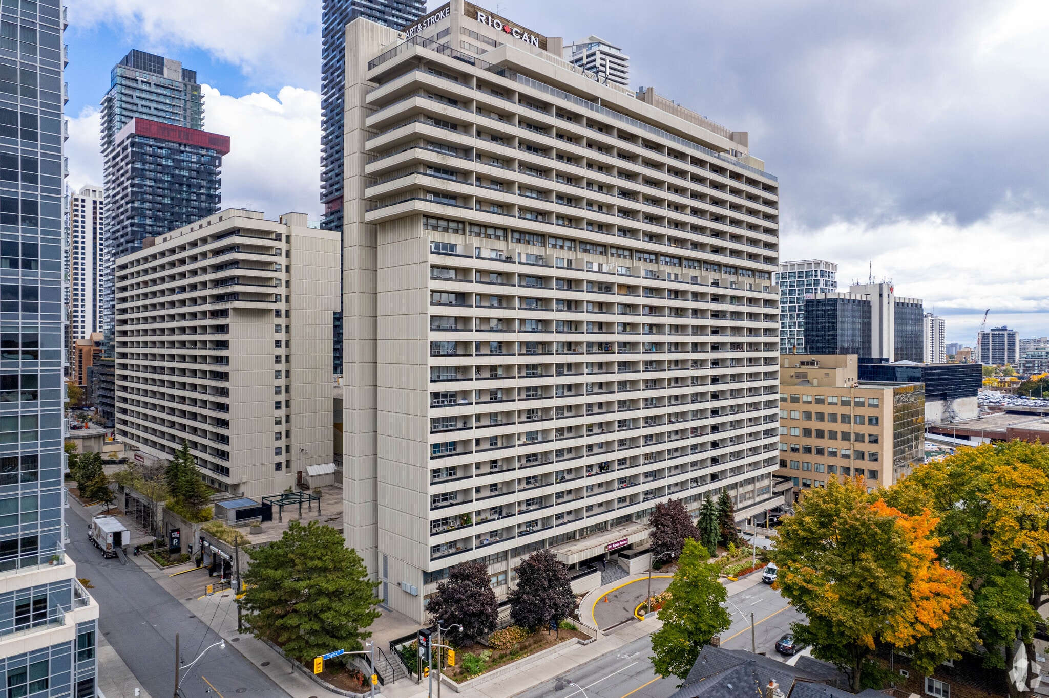 411 Duplex Av, Toronto, ON for sale Primary Photo- Image 1 of 1