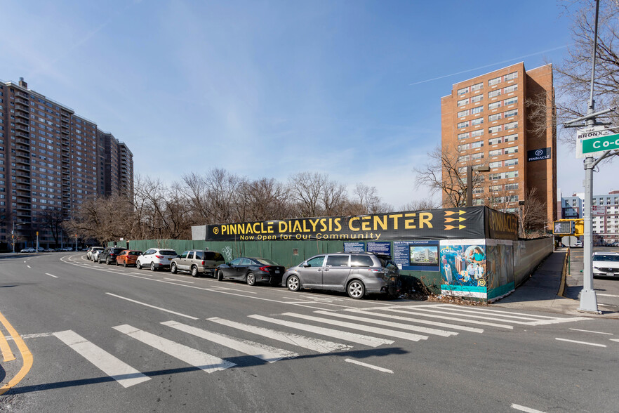 801 Co Op City Blvd, Bronx, NY for lease - Construction Photo - Image 3 of 4