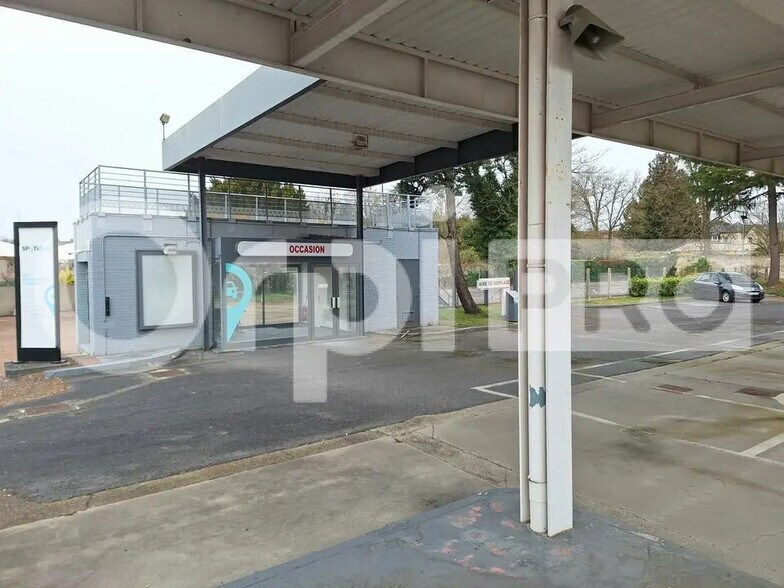 Retail in Noyon for lease - Building Photo - Image 1 of 5