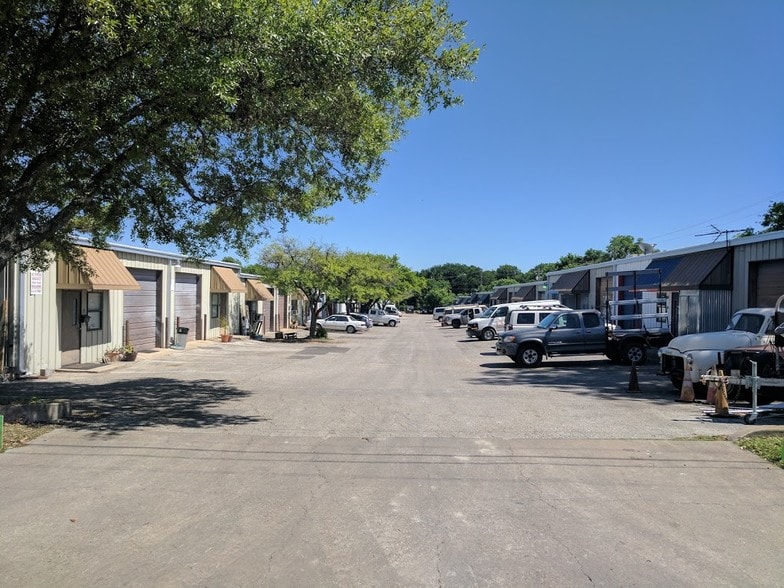 2309-2311 Thornton Rd, Austin, TX for lease - Primary Photo - Image 1 of 6