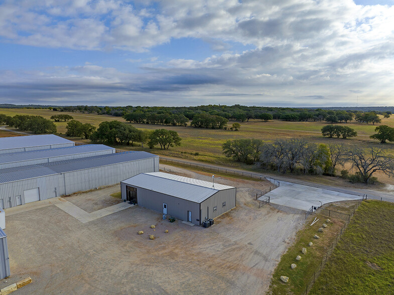 241 Miracle Mile, Stonewall, TX for lease - Building Photo - Image 3 of 8