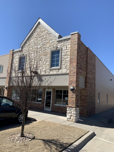 111 N Post Rd, Oklahoma City, OK for lease - Building Photo - Image 2 of 3