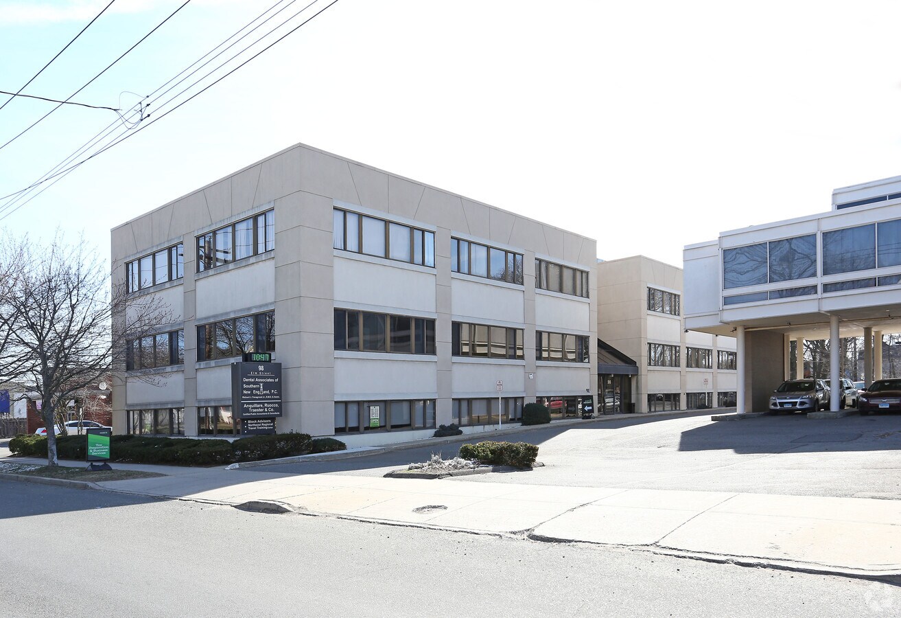 98 Elm St, West Haven, CT 06516