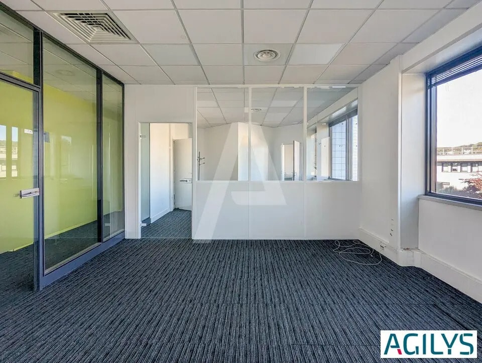 Office in Palaiseau for sale Interior Photo- Image 1 of 12