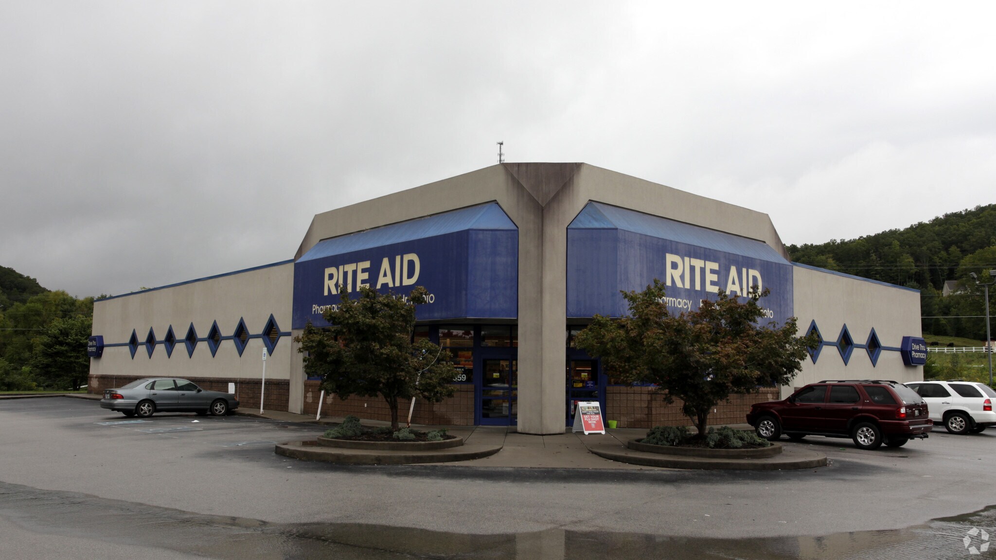 Retail in Oliver Springs, TN for sale Primary Photo- Image 1 of 1