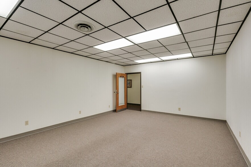 #1 Eureka Circle Ste 105, Wichita Falls, TX for lease - Building Photo - Image 2 of 6