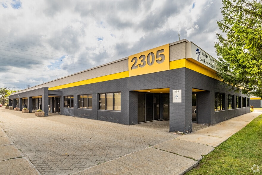 2305 St Laurent Blvd, Ottawa, ON for lease - Primary Photo - Image 1 of 3