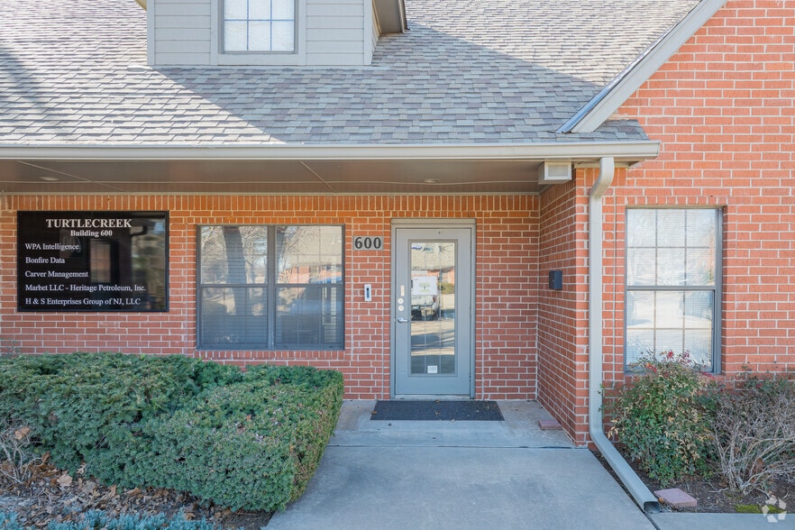 1900 E 15th St, Edmond, OK for sale - Building Photo - Image 3 of 19