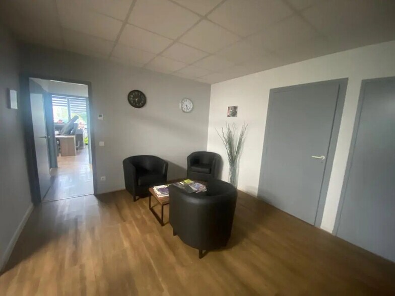 Office in Saint-Étienne for lease - Interior Photo - Image 1 of 6