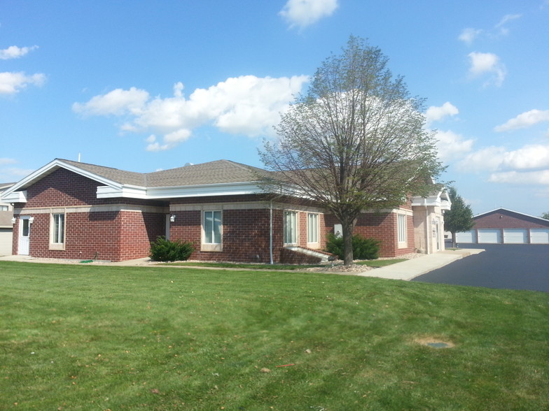 3019 Holmgren Way, Green Bay, WI for lease - Building Photo - Image 1 of 6