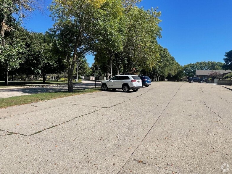 1812 24th Ave W, Spencer, IA for sale - Building Photo - Image 3 of 3