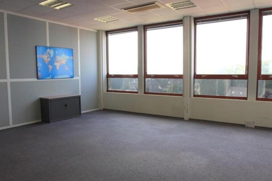 Office in for lease - Building Photo - Image 3 of 4