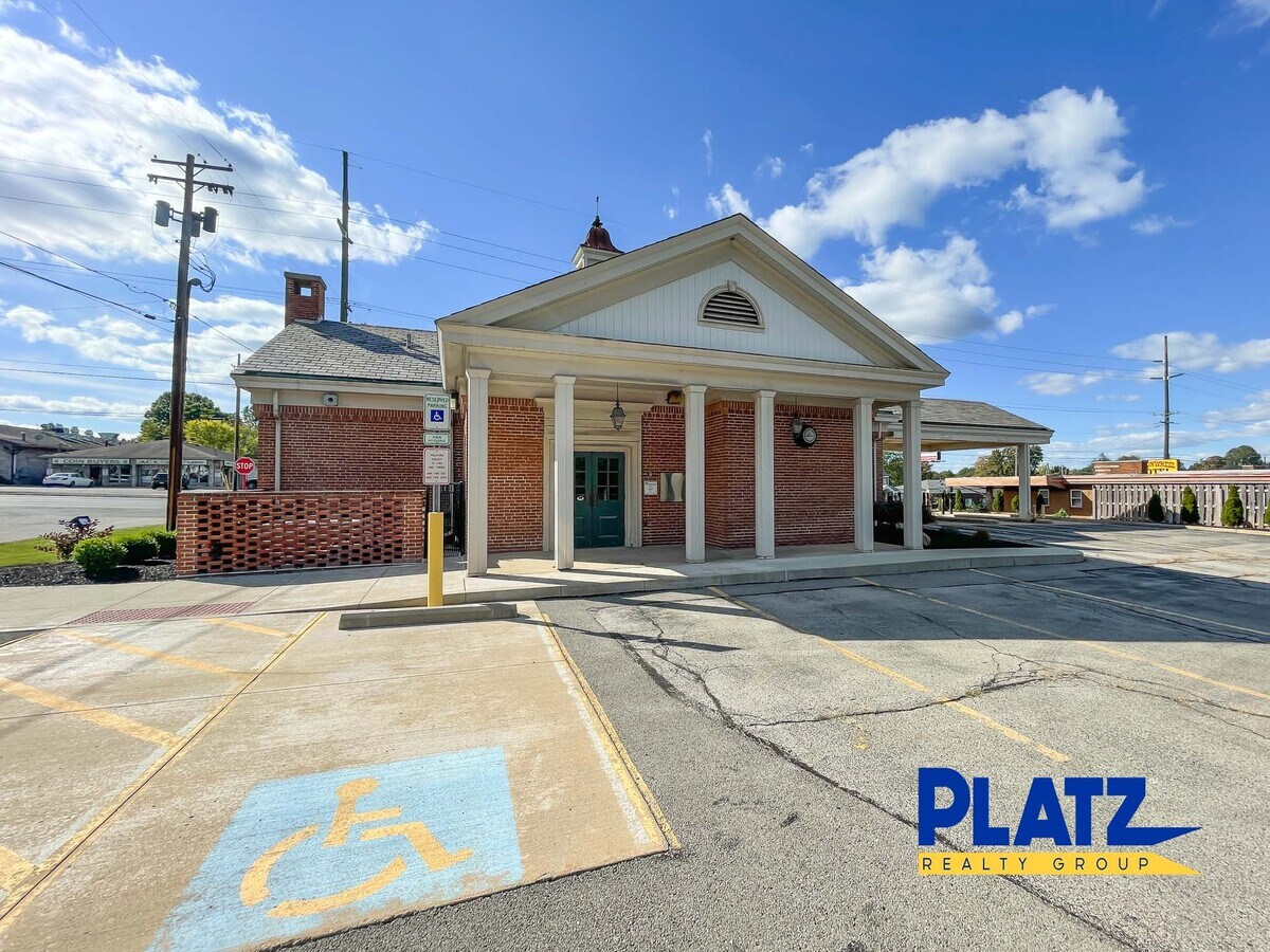 7025 Market St, Youngstown, OH 44512